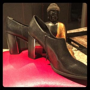 Nine West low booties size 9 black